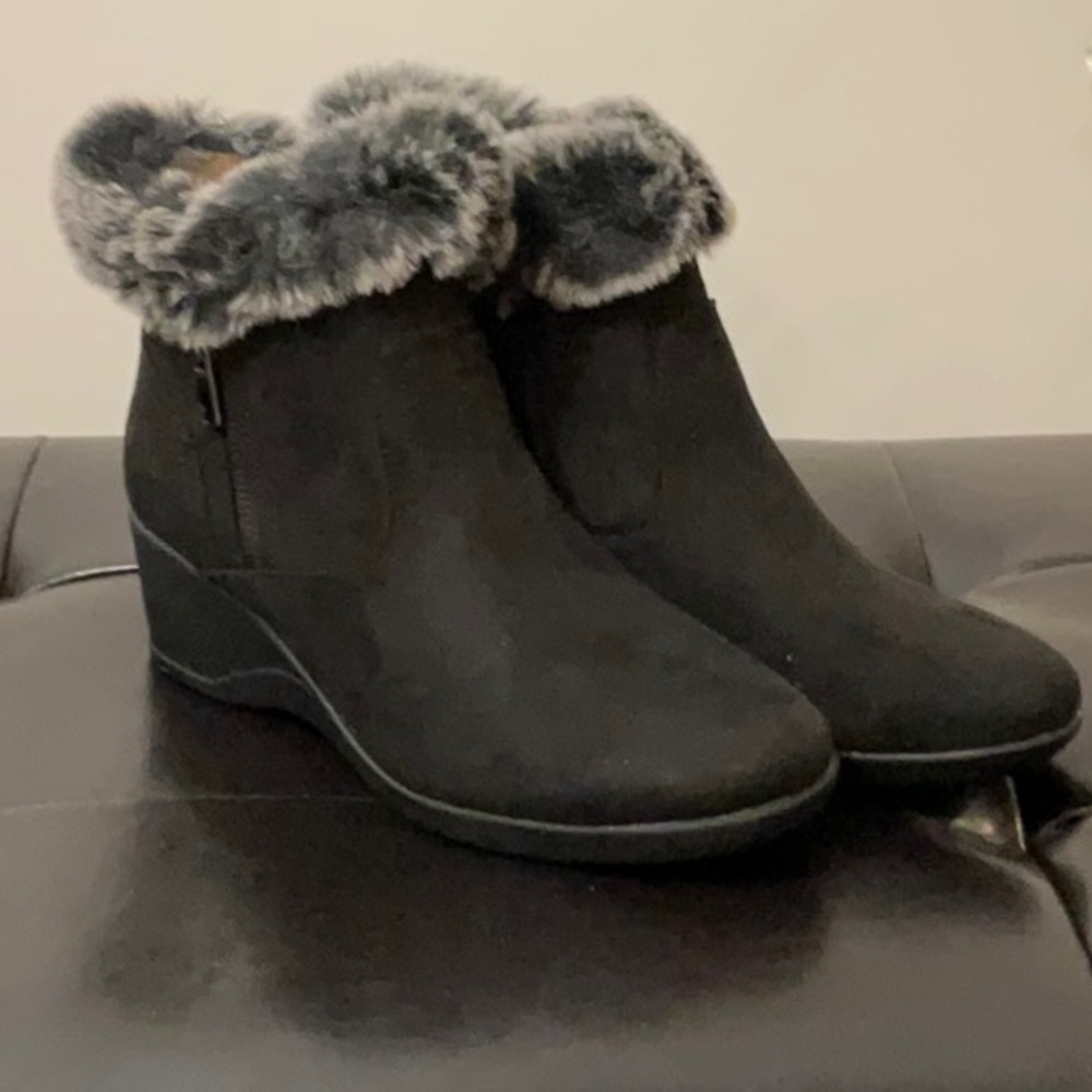 Jones New York Black Ankle Boots with Faux Fur Trim
